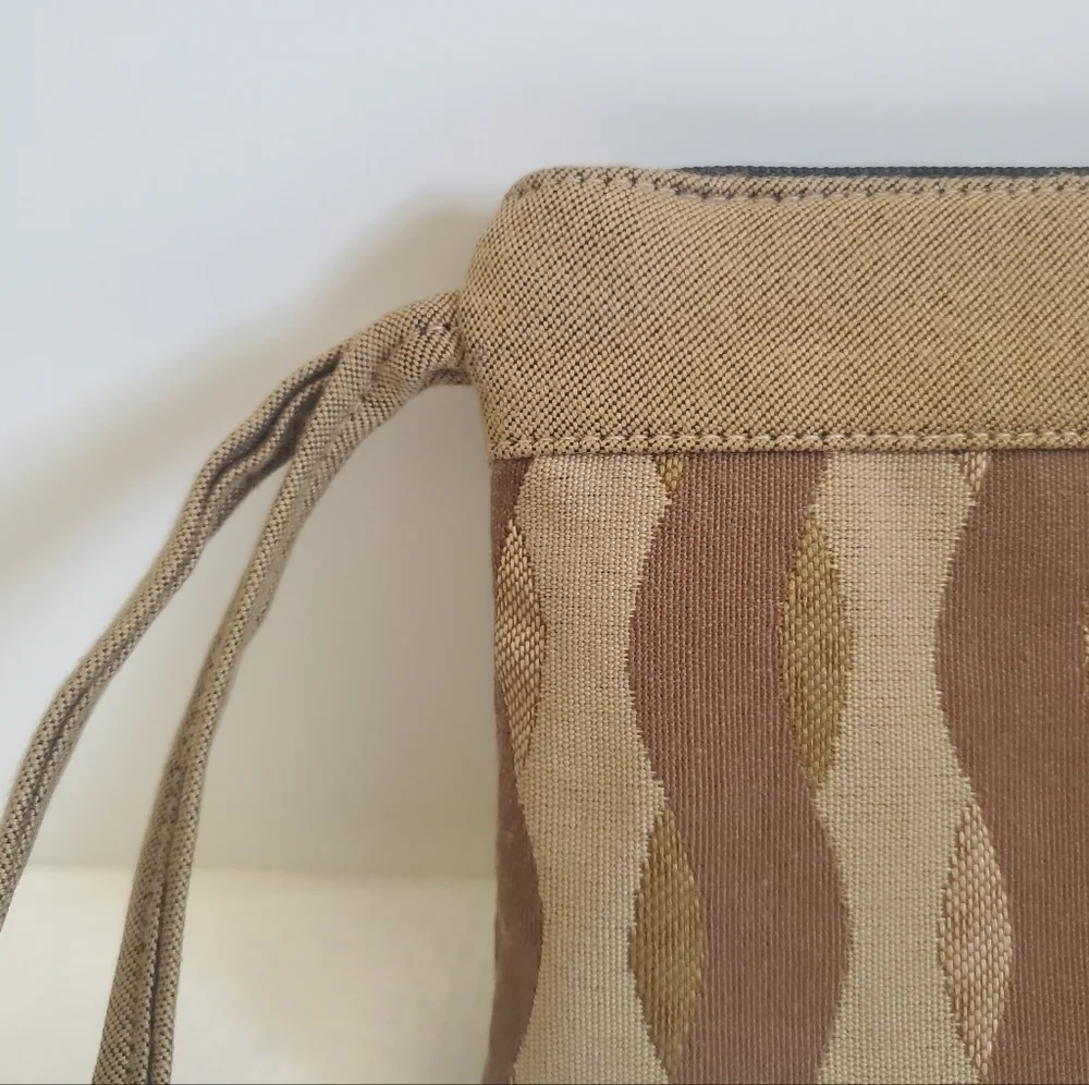 𝅺1154 Lill Studio Wristlet Clutch Bag Tan Brown Gold Swirl Design